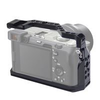 Cage de protection pour appareil photo reflex numérique Sony A7C, avec système de fixation rapide, stabilisateur complet, et montures ARRI 1/4" et 3/8" pour accessoires à griffe froide