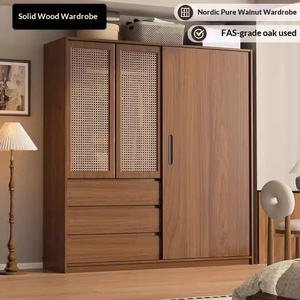 <span class=keywords><strong>Armadio</strong></span> in Legno Massello e Rattan con <span class=keywords><strong>Ante</strong></span> <span class=keywords><strong>Scorrevoli</strong></span>, Stile Mid-century, Colore Noce Puro, Maniglie in Metallo Pieghevoli, Marca Tianyi - Product Image 2