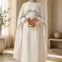 Robe de soirée maxi brodée pour femme musulmane, style Abaya de luxe personnalisée de Dubaï, avec manches cape, col orné de cristaux, blanche et modeste