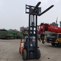 Forklift Heli Elektronik 3 Ton Memiliki Operasi yang Lancar dan Respon Cepat, Hasilkan Tingkat Utilitas Ruang Penyimpanan yang Lebih Tinggi.