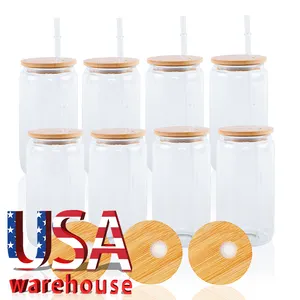 USA Warehouse benutzerdefinierte 16 Unzen 20 Unzen Soda Biergläser Dose geformt doppelwandige Schneekugel gefrosteter Glasbecher mit Deckeln und Strohhalmen
