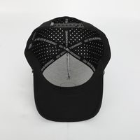 Casquette de baseball personnalisée de haute qualité à 5 panneaux, perforée au laser, avec corde sur la visière, patch en caoutchouc PVC noir, résistante à l'eau