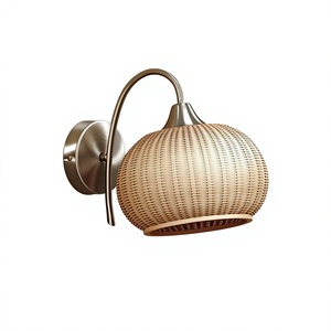 Lámpara Colgante LED Hecha a Mano con Pantalla de Mimbre de Bambú Retro, Estilo Ondulado, con Marco de Hierro, para Colgar en la Pared - Product Image 1