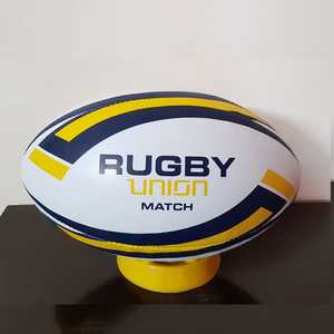 Ballon de rugby en cuir synthétique premium à 4 panneaux, équipement de jeu professionnel de haute qualité avec des lacs robustes - Product Image 1