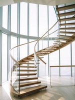 Escalier droit en acier et bois de luxe pour villa et appartement, avec garde-corps en verre courbé, personnalisable en gros, de haute qualité et au design moderne