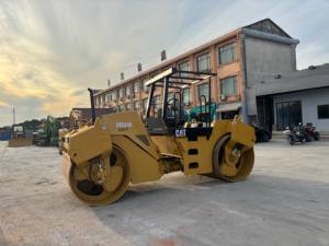 Rouleau compacteur vibrant à double tambour Caterpillar CB534D d'occasion de haute qualité, moteur diesel, faible nombre d'heures, excellent état, pour asphalte - Product Image 5