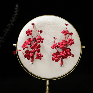 Nouvelle Pince à Cheveux Latérale Fleur Rouge Rétro Faite à la Main Exquise 2025, Coiffe de Mariage Haut de Gamme pour Séances Photo - Product Image 3