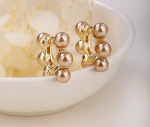 Nouvelles Boucles d'Oreilles Géométriques Élégantes en Zircon Cubique Gris Plaqué Or 18K – Bijou Tendance et Résistant pour Elle - Product Image 4