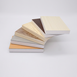 Tablero de espuma de PVC blanco de tamaño personalizado, directo de fábrica, para decoración de interiores y proyectos comerciales, densidad de 0.55-0.6 g/m3 - Product Image 1