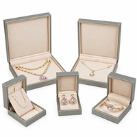 Boîte à bijoux en cuir PU grainé brossé avec coussin en velours, couvercle rabattable, pour bagues, colliers, pendentifs, bracelets, coffret cadeau