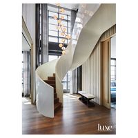 Escalier Circulaire Prima : Luxe et Sophistication pour Villa Résidentielle Moderne – Escalier Intérieur Courbé en Bois et Verre à Double Poutre