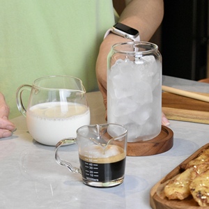 แผ่นรองแก้วไม้สักแท้ 100% เหมาะสำหรับใช้ในบ้าน ห้องครัว ร้านกาแฟ และร้านอาหาร ให้ความสง่างามอย่างเป็นธรรมชาติและเสน่ห์แบบชนบท - Product Image 3