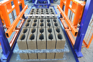 Macchina Automatica QT8-15 per la Produzione di Blocchi di Cemento, Mattoni Forati, Solidi e Autobloccanti con Controllo PLC - Product Image 5