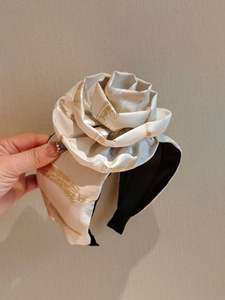 Serre-tête extensible à fleurs bohèmes pour mariages et fêtes - Product Image 4