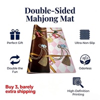 Tapis de Mahjong et de Poker Pliable et Portable Double Face en Caoutchouc Naturel Inodore, Rouge/Vert, Bespoke X Corey Paige HOLIDAY LOVE MAT