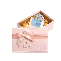 Boîtes en papier cadeau rigide rose en relief de conception florale de couleur personnalisée romantique avec couvercle boîte de carte-cadeau boîte-cadeau cosmétique