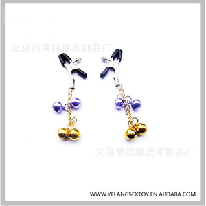Pinces à tétons sexy avec breloques en forme de cœur, jouet pour adultes en métal, pince à seins érotique, couleur argent, origine Yiwu - Product Image 4