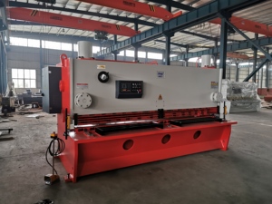 Machine de cisaillement hydraulique à guillotine en métal à haute rigidité QC11K 16*3200 avec pompe et moteur pour la découpe de tôles en acier inoxydable - Product Image 1