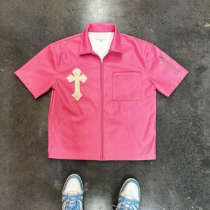 เสื้อแจ็คเก็ตหนังแฟชั่นคุณภาพสูงสำหรับผู้ชาย สไตล์สตรีทแวร์ ซิป ปก PU ปักโลโก้แบบกำหนดเอง แขนสั้น - Product Image 5