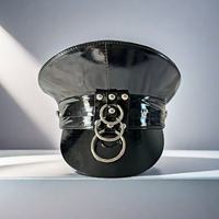 Chapeaux de fête gothiques punk en cuir verni noir avec triple anneau en O pour la vente en gros