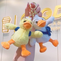 En gros, Porte-clés et Pendentif de Sac en Peluche Canard Mignon de Dessin Animé avec Lunettes, Adorable Ornement Animal, Cadeau