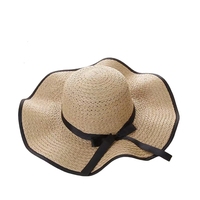 Chapeau de soleil personnalisable pour femme, à large bord ondulé, avec grand nœud, idéal pour la plage, la pêche, les activités de plein air et le style décontracté, en paille tressée.