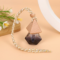 Luxe 8ml Cristal Triangle Aroma Diffuseur Bouteille De Parfum De Voiture Bouteille En Verre Suspendu Caractéristique Vide De Luxe De Voiture Parfum Bouteille En Verre