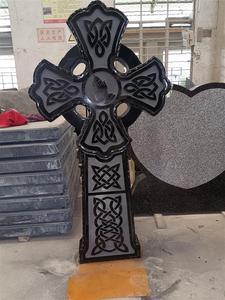 Monument funéraire poli en <span class=keywords><strong>granit</strong></span> noir Sctlpture pierre tombale <span class=keywords><strong>croix</strong></span> celtique conception cimetière pierre tombale - Product Image 2