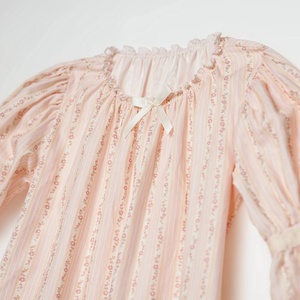 Set piyama butik kustom anak perempuan, Set baju tidur renda sambungan pola bunga dua potong untuk remaja perempuan - Product Image 4