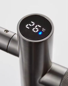 Grifo de Baño Inteligente LED de Alta Gama YF OEM |   Grifo de Latón Montado en Cubierta 360 °   Grifo de Lavabo Giratorio con Pantalla de Temperatura - Product Image 4