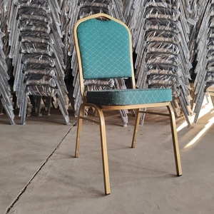 Chaise <span class=keywords><strong>de</strong></span> banquet empilable dorée pour événements, hôtels, salles <span class=keywords><strong>de</strong></span> réception et cuisines – Vente en gros - Product Image 2