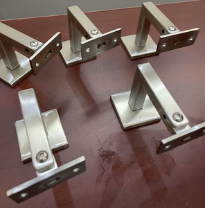 دعامة حائطية حديثة من الفولاذ المقاوم للصدأ لدرابزين الشرفة والسلالم الخشبية - Product Image 3