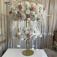 Centre de table IFG haut de gamme moderne en soie blanche avec roue de Ferris rose poudré pour les arrangements de table de mariage