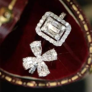 Anillo de Compromiso Xinfly con Diamantes Baguette de 0.56ct en Oro Blanco de 18K, Estilo Bypass FG - Product Image 1