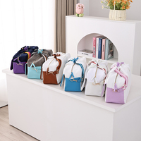 Sac Mahjong à Bandoulière Monogramme avec Sangle Réglable Sac Fourre-Tout à Bandoulière en Toile Rouge et Blanche Durable pour Voyage