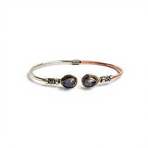 Dos arcoíris Moonstone Bracelet Silver Moonstone Cuff Bracelet Tribal Bracelet - Product Image 2