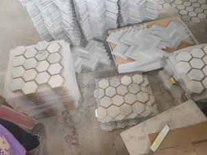 Cao cấp thiết kế hiện đại trang trí nội thất đánh bóng đồng thau vàng hình lục giác bằng đá cẩm thạch trắng Gạch Mosaic với inlay - Product Image 6