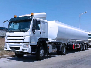 Xe tải thùng dầu 8x4 30 tấn với nhiều ngăn, cảm biến chống tràn và hệ thống tải đáy - Product Image 4