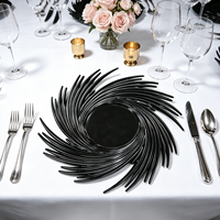 Assiettes de Présentation Personnalisables en PP Argenté et Noir, Durables et Non Toxiques, Bordure Unique Effet Tourbillon pour Mariages de Luxe et Fêtes Modernes
