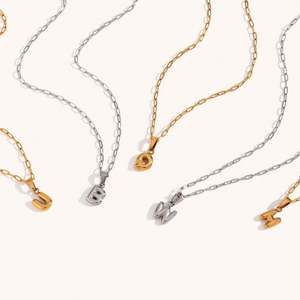 Lindo Collar con Colgante de Letras de la A a la Z, Chapado en Oro de 14k y 18k, de Acero Inoxidable Personalizado, Antideslustre, para Hombres y Mujeres - Product Image 2