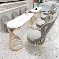 Ensemble table et chaises européennes modernes pour manucure avec cadre en métal et dessus en marbre