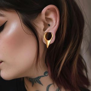 Neues Design spitzenohrsattel 18K Gold plattiert Ohrstöpsel Messgeräte Ohrringe Ohr Piercing Schmuck - Product Image 2