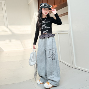 Ensemble Hip-hop 2 pièces pour adolescentes : T-shirt à manches longues imprimé lettres et pantalon de sport à volants (Collection 2026) - Product Image 1