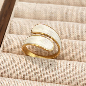 Bague ouverte en acier inoxydable coloré, fabrication OEM, vente en gros de bijoux, luxe, sensation haut de gamme, plaqué or 18 carats, unisexe - Product Image 5