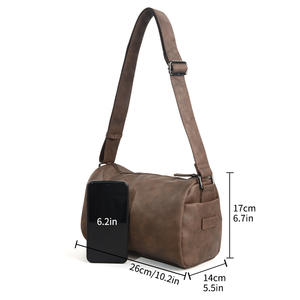 2025 nuevo estilo INS bolso de pecho minimalista informal para hombre Superficie suave Color sólido hombro/bandolera - Product Image 1