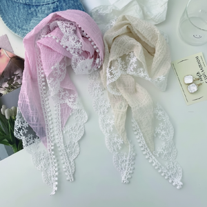 Sciarpa minuta in pizzo al vapore con grazioso fazzoletto da collo - Product Image 1