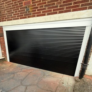 <span class=keywords><strong>Porte</strong></span> <span class=keywords><strong>de</strong></span> <span class=keywords><strong>garage</strong></span> automatique en aluminium noir mat sur mesure, <span class=keywords><strong>porte</strong></span> <span class=keywords><strong>de</strong></span> sécurité isolée pour villa, volet roulant - Product Image 3