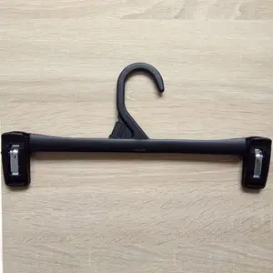 6112 custom black plastic clothing clip trousers bottom pant hanging 2 sets clothes hanger for clothes garment display