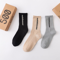 Vente en gros personnalisé OEM Logo Basketball Sport Crew Chaussettes Mode Hommes Jacquard Streetwear Coton Femmes Chaussettes Coffret Cadeau