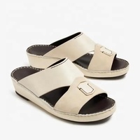 SHIKOL Sandales arabes beiges faites à la main pour hommes ODM OEM Design extérieur plat confortable en cuir véritable de haute qualité avec semelles épaisses